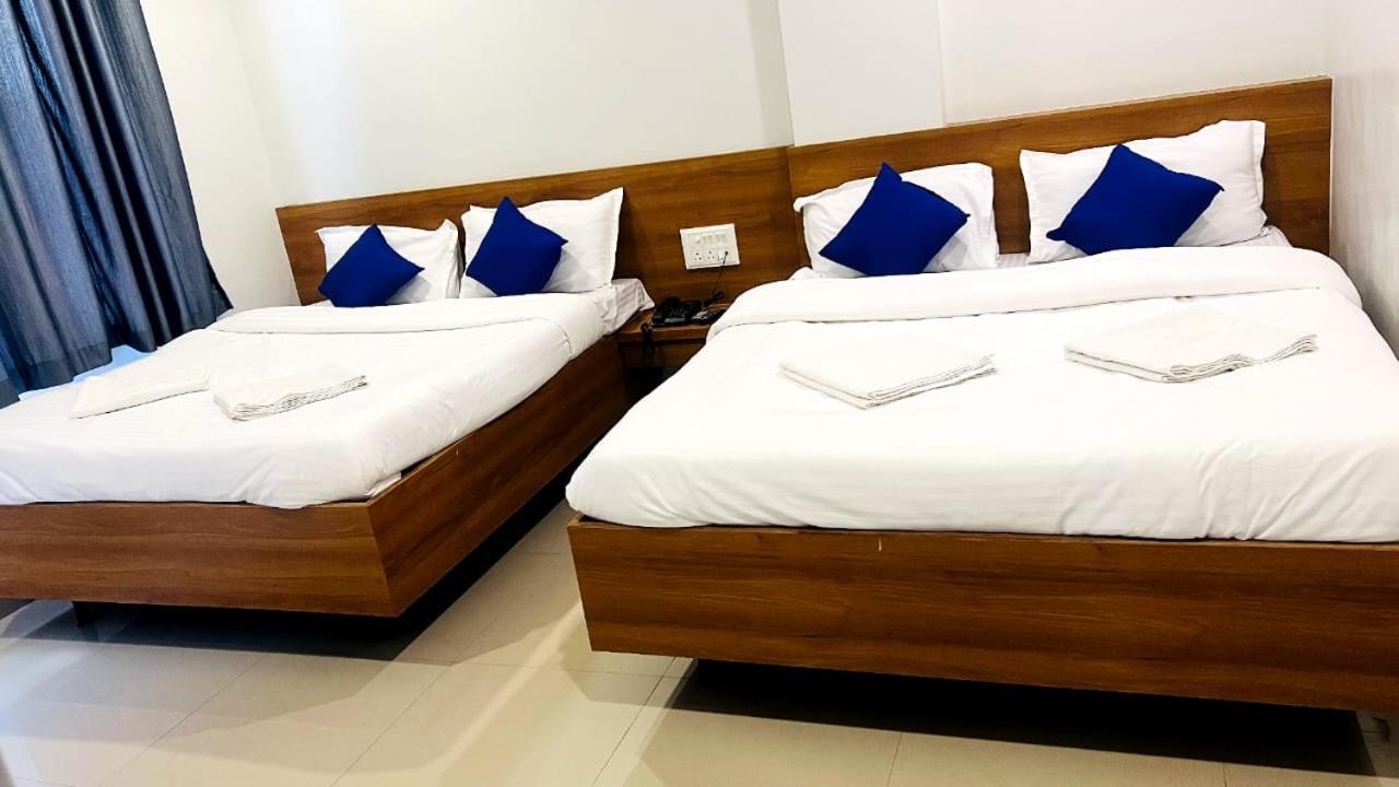 Hotel Sai Smruti Sirdi Kültér fotó